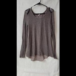 Women's Size M STUDIO Y Top Embellished b 12